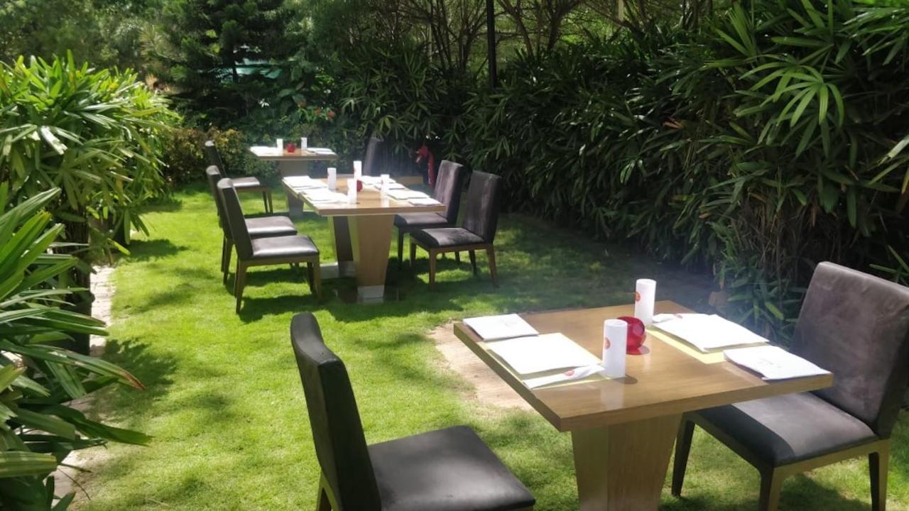 Welcomhotel By Itc Hotels, Richmond Road, Bengaluru Eksteriør billede The garden at the restaurant