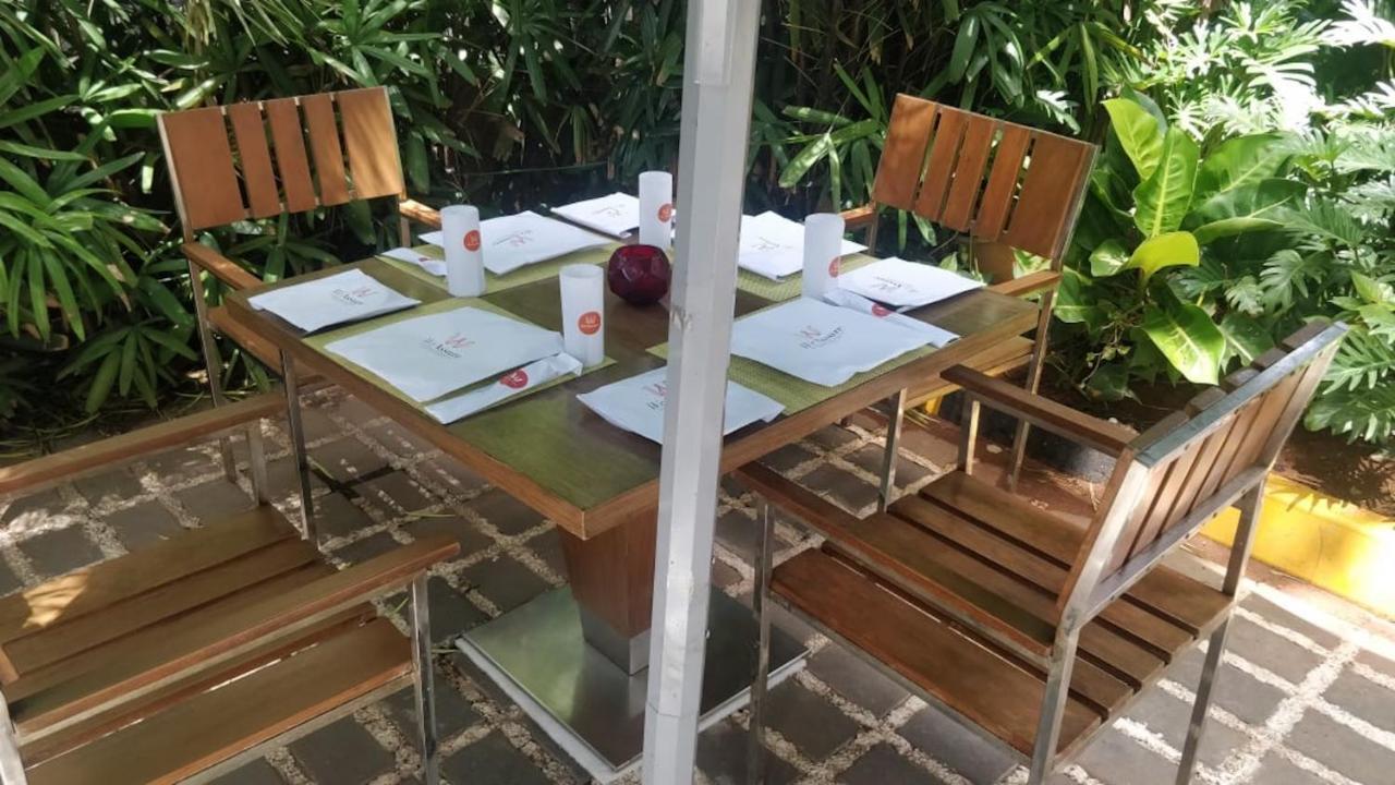Welcomhotel By Itc Hotels, Richmond Road, Bengaluru Eksteriør billede A patio set