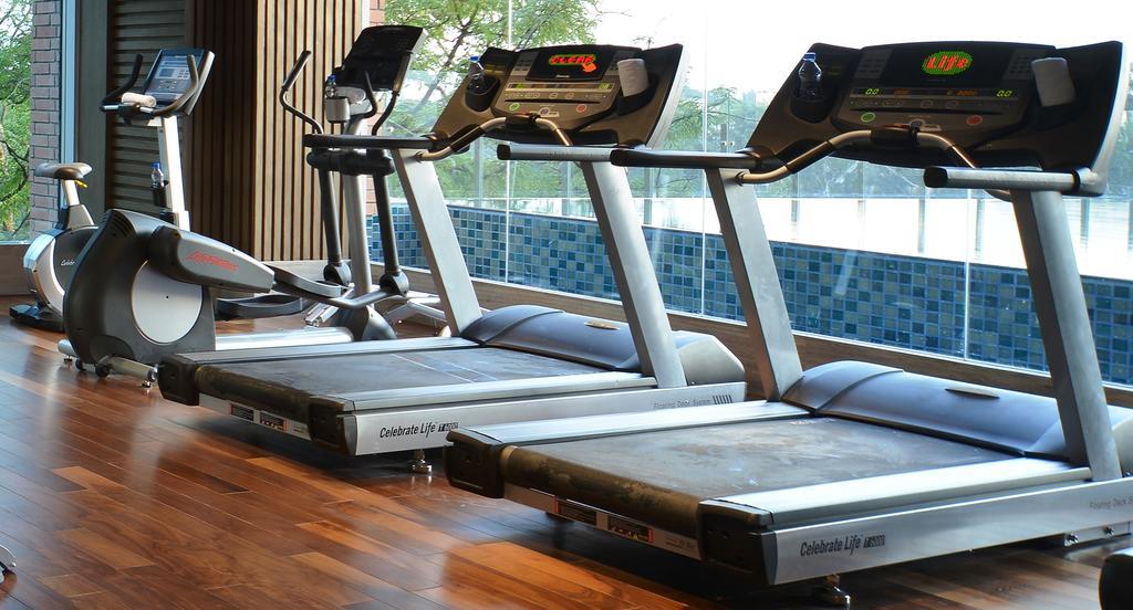 Welcomhotel By Itc Hotels, Richmond Road, Bengaluru Eksteriør billede Treadmills in a gym