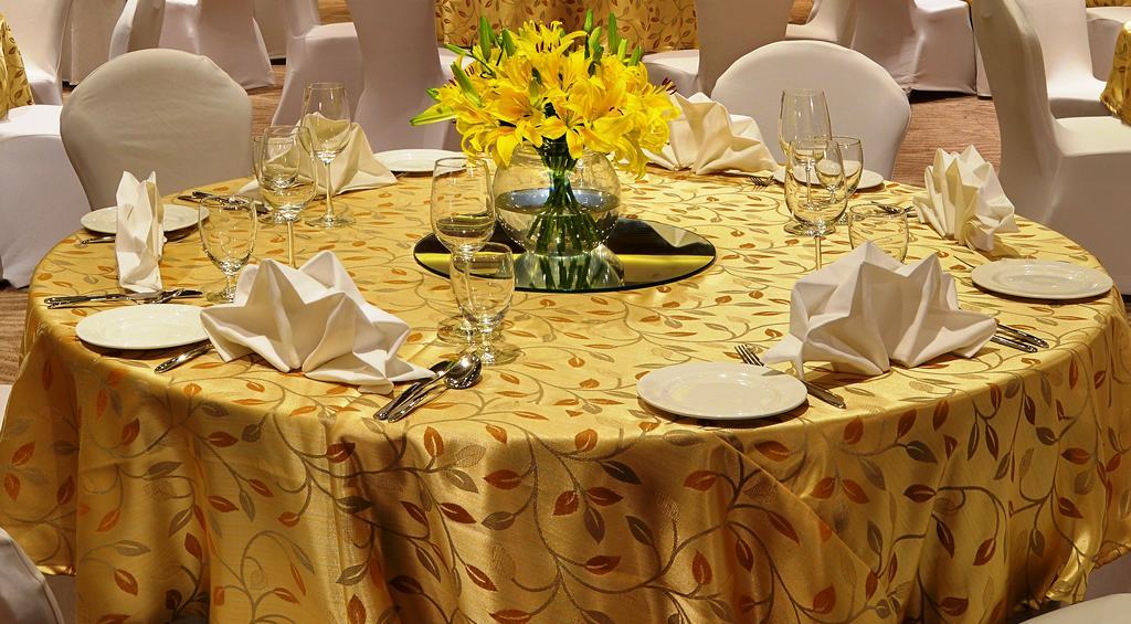 Welcomhotel By Itc Hotels, Richmond Road, Bengaluru Eksteriør billede A table with a tablecloth